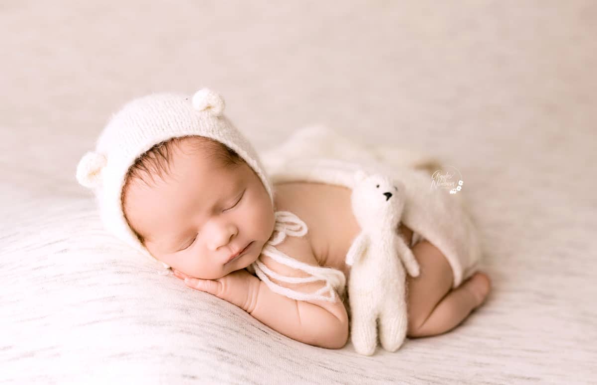 Myths-About-Newborn-Photography-milton